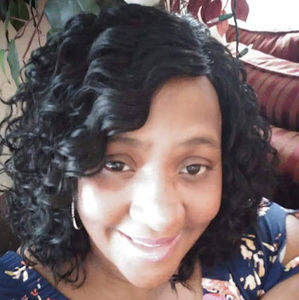 Meet your Posher, Cassandra